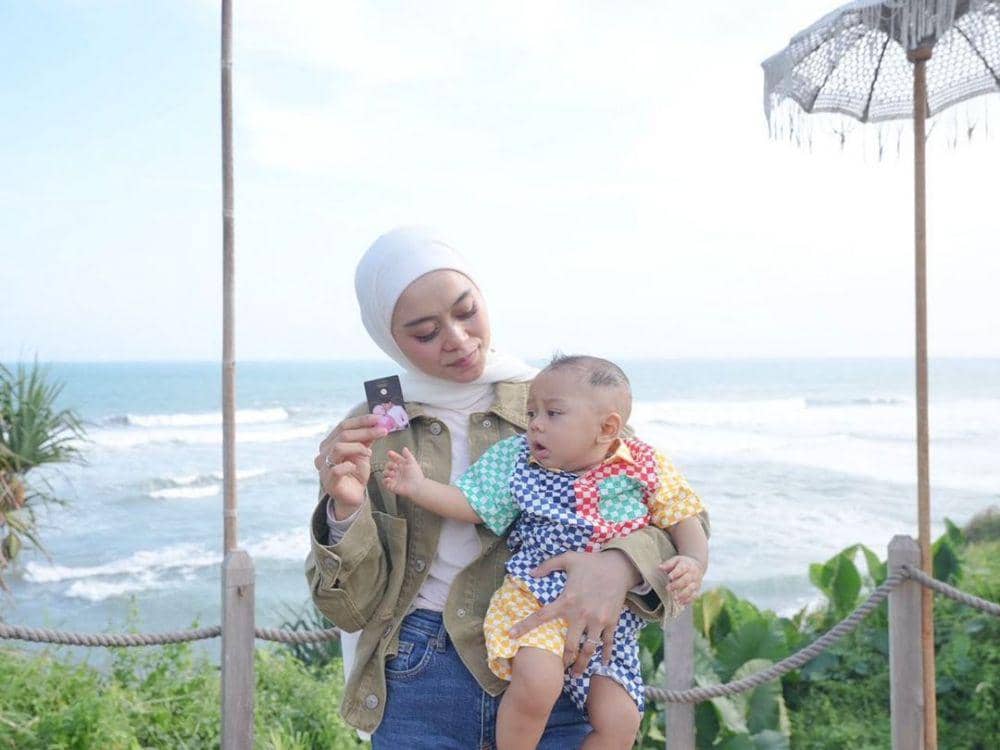 Lesti Kejora dan buah hati (instagram.com/lestykejora)