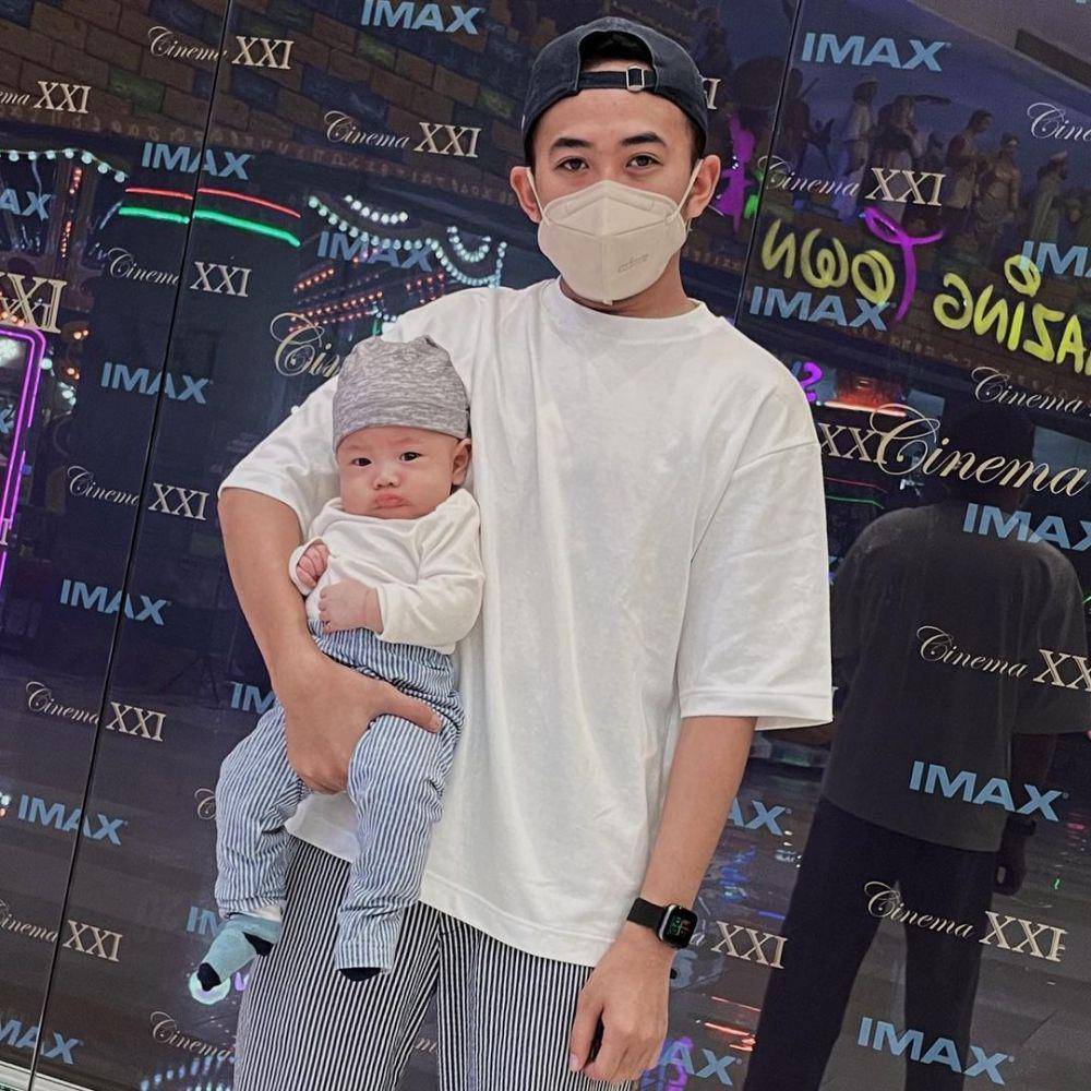 Ustaz Syam dan buah hati (instagram.com/syam_elmarusy)