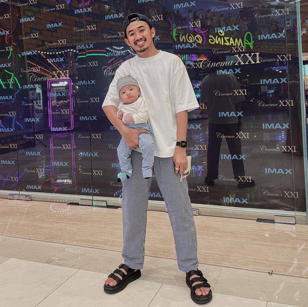 Ustaz Syam dan buah hati (instagram.com/syam_elmarusy)