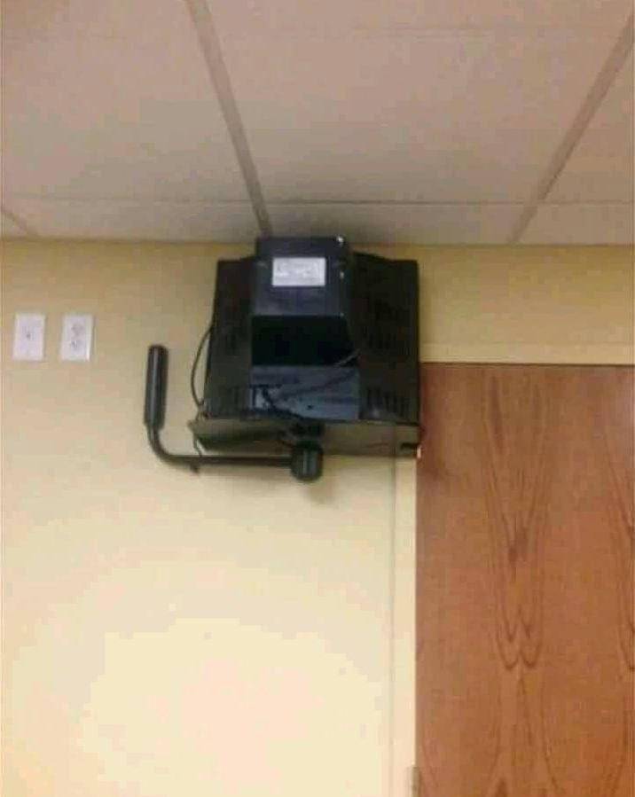 potret benda terbalik (twitter.com/recehtapisayng)