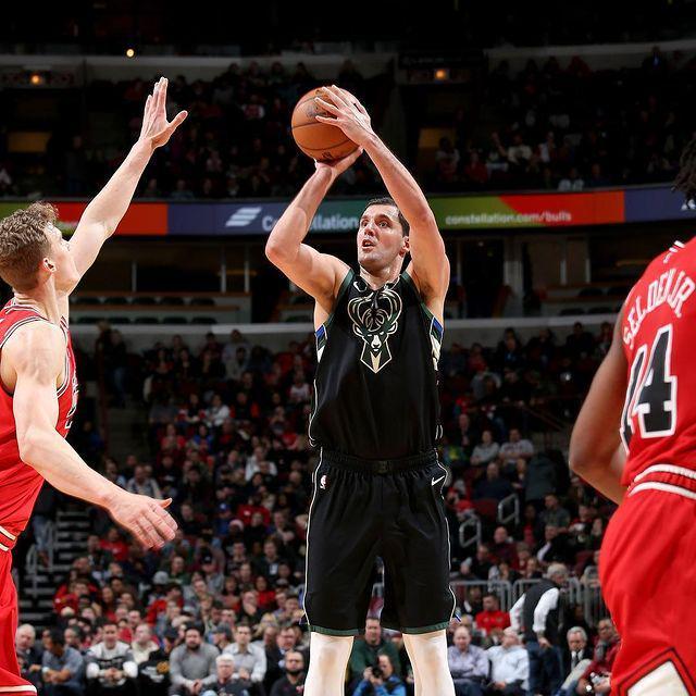 Nikola Mirotic saat berseragam Milwaukee Bucks. (instagram.com/nikolamirotic33)