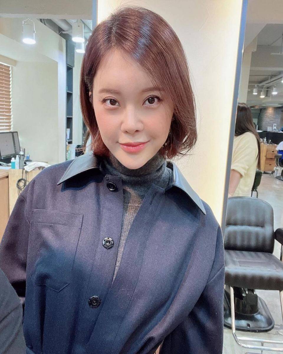 Baek Ji Young (instagram.com/baekzyoung)