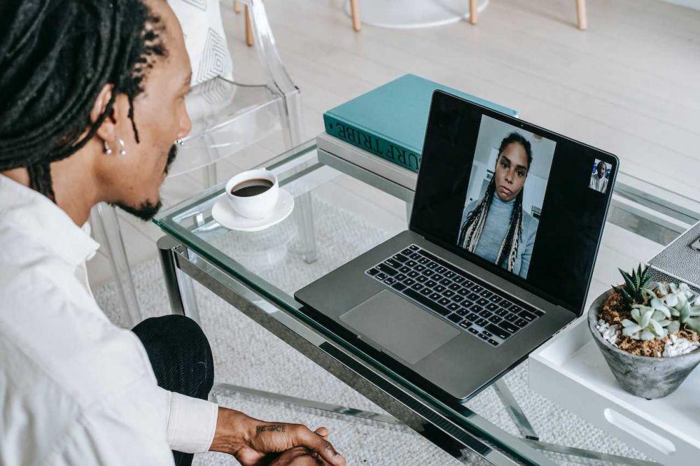 ilustrasi video call (pexels.com/Alex Green)