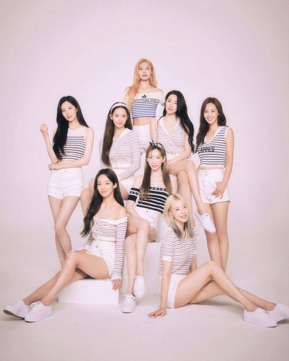 SNSD (twitter.com/GirlsGeneration)