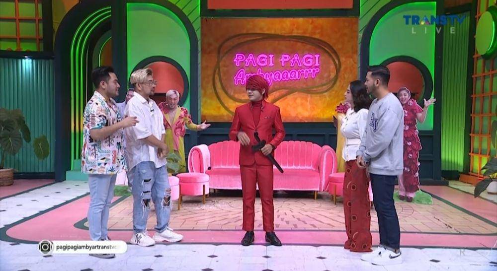 potret Pesulap Merah di acara tv dan podcast (youtube.com/TRANS TV Official)