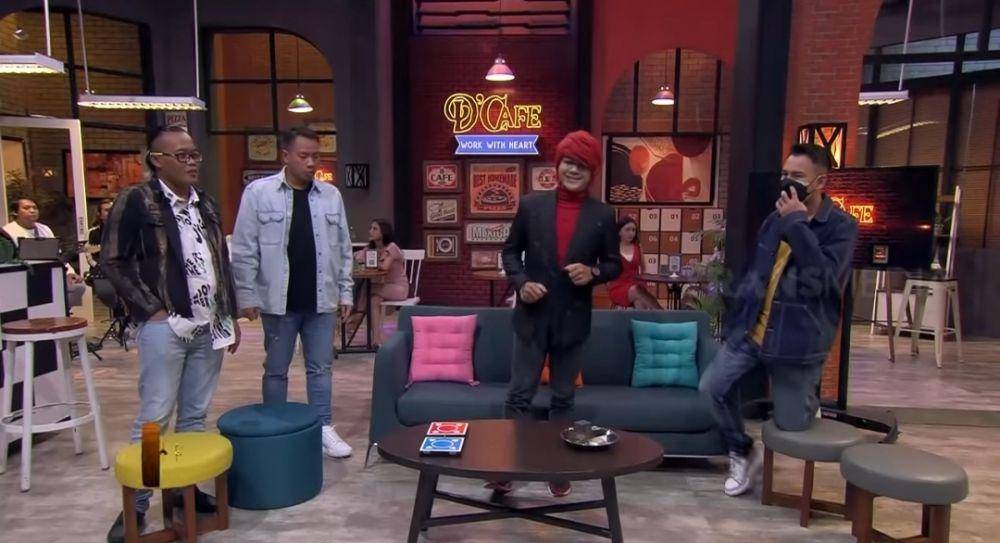 potret Pesulap Merah di acara tv dan podcast (youtube.com/TRANS7 OFFICIAL)