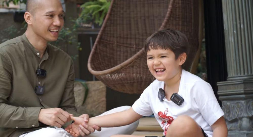 9 Potret Berani El Barack Dikeretek Abal-abal, Beda Panjang Kaki