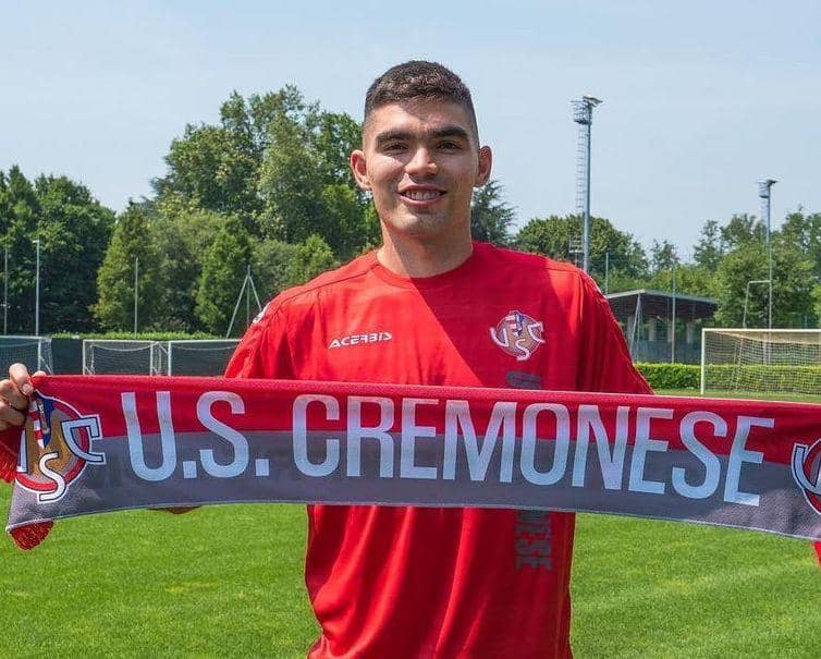 Johan Vasquez ketika resmi bergabung dengan Cremonese. (instagram.com/johan_pipe)