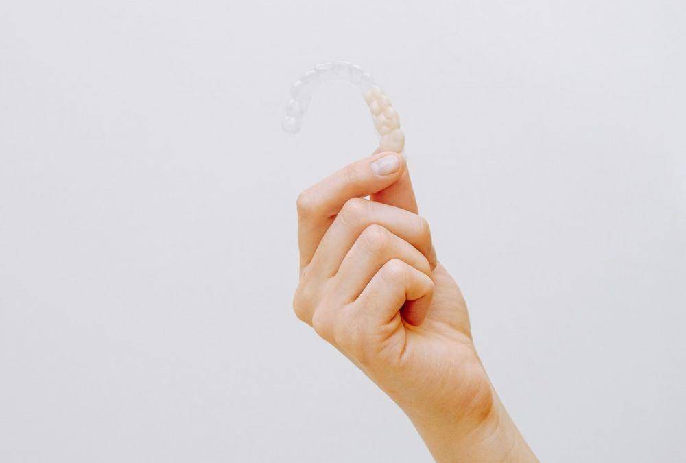 ilustrasi retainer (pexels.com/Anna Shvets)