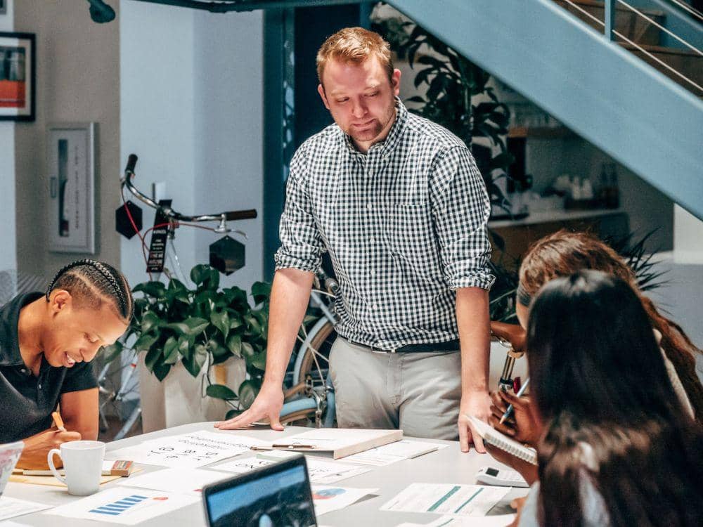 ilustrasi pekerja kantor (pexels.com/Kindel Media)