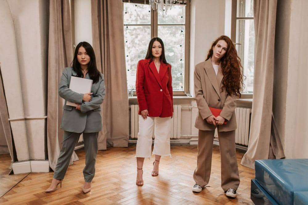 ilustrasi pekerja kantor (pexels.com/Vlada Karpovich)