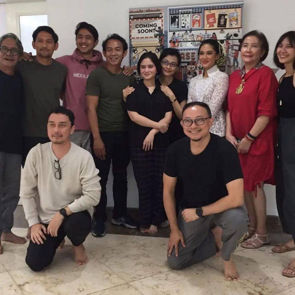 potret Arya Saloka dan cast Gadis Kretek (instagram.com/winda.nabilaah)