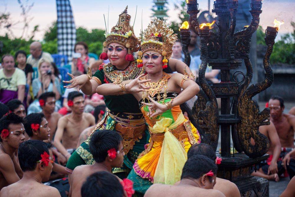 Tari kecak Bali (Shutterstock/Andrei Kobylko)
