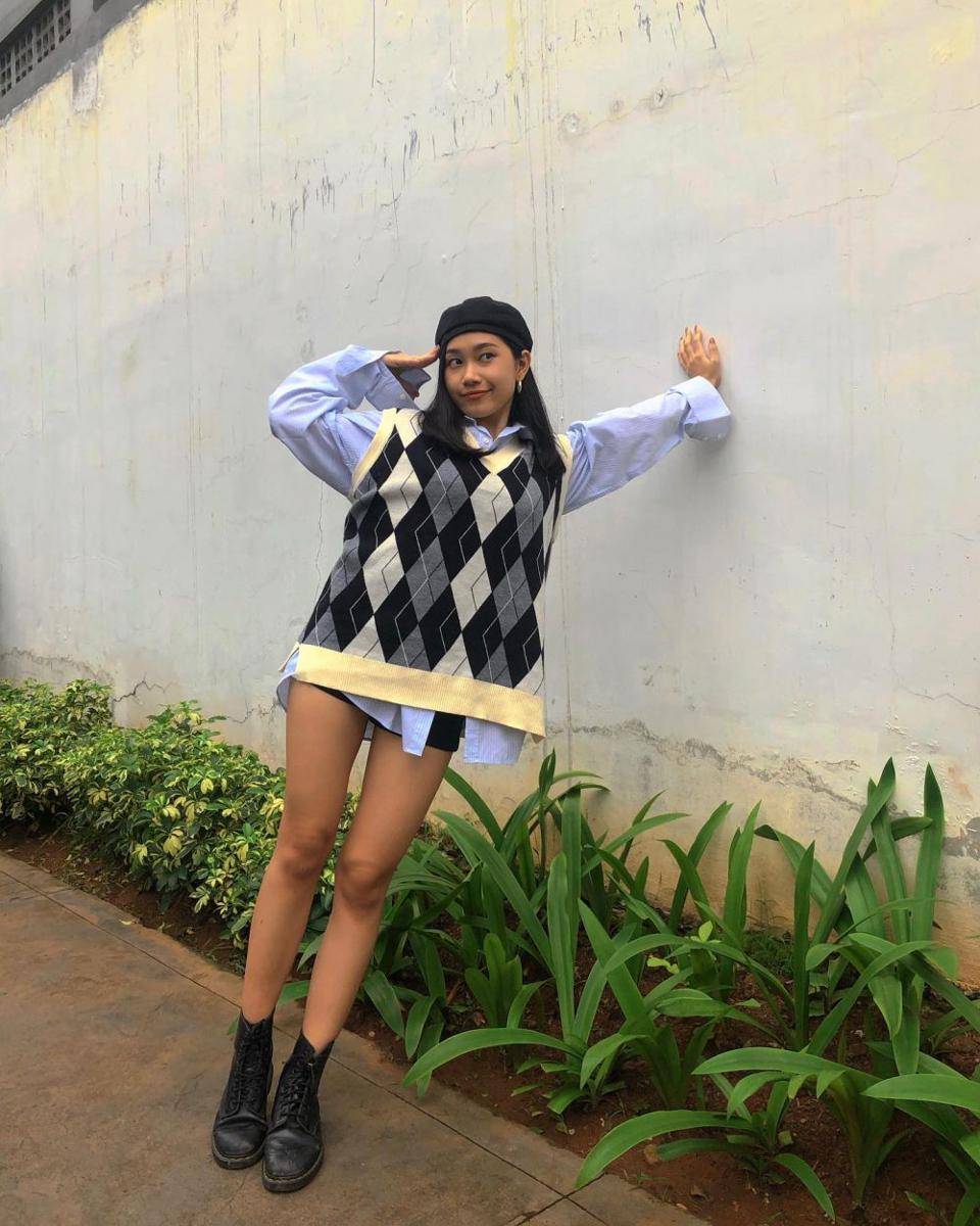 padu padan layering outfit ala Triarona (instagram.com/triarona)
