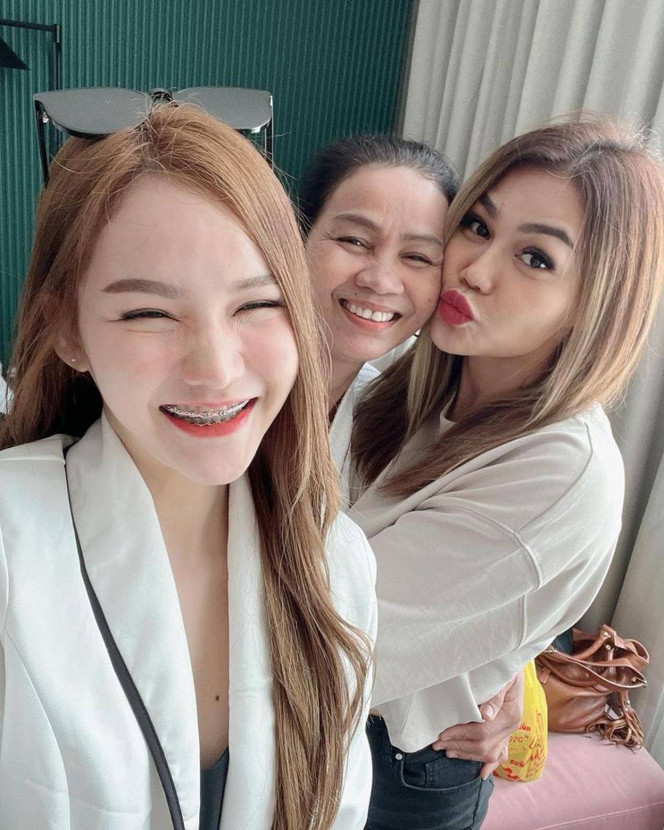 DJ Katty Butterfly Bersama Keluarga(instagram.com/dj_kattybutterfly36)