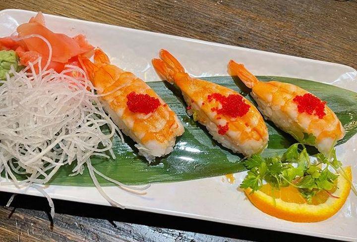 ebi nigiri (instagram.com/zokuchicago)