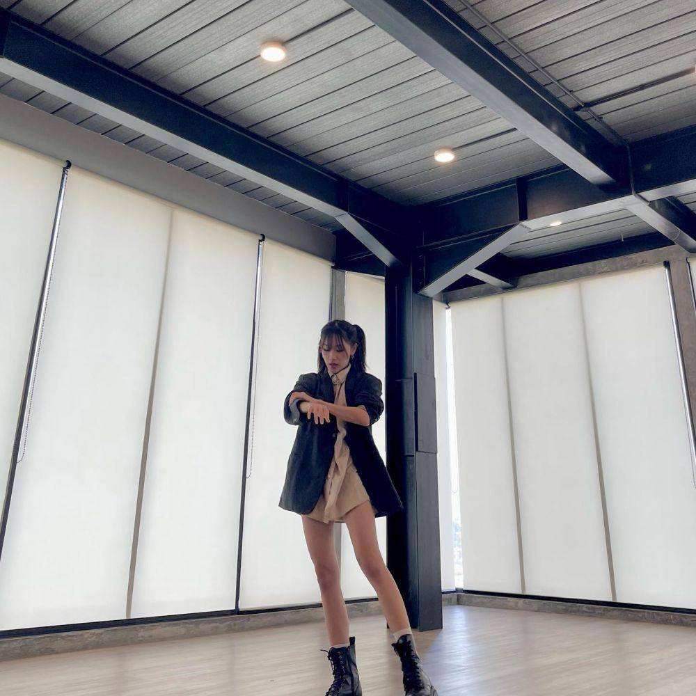 padu padan layering outfit ala Triarona (instagram.com/triarona)