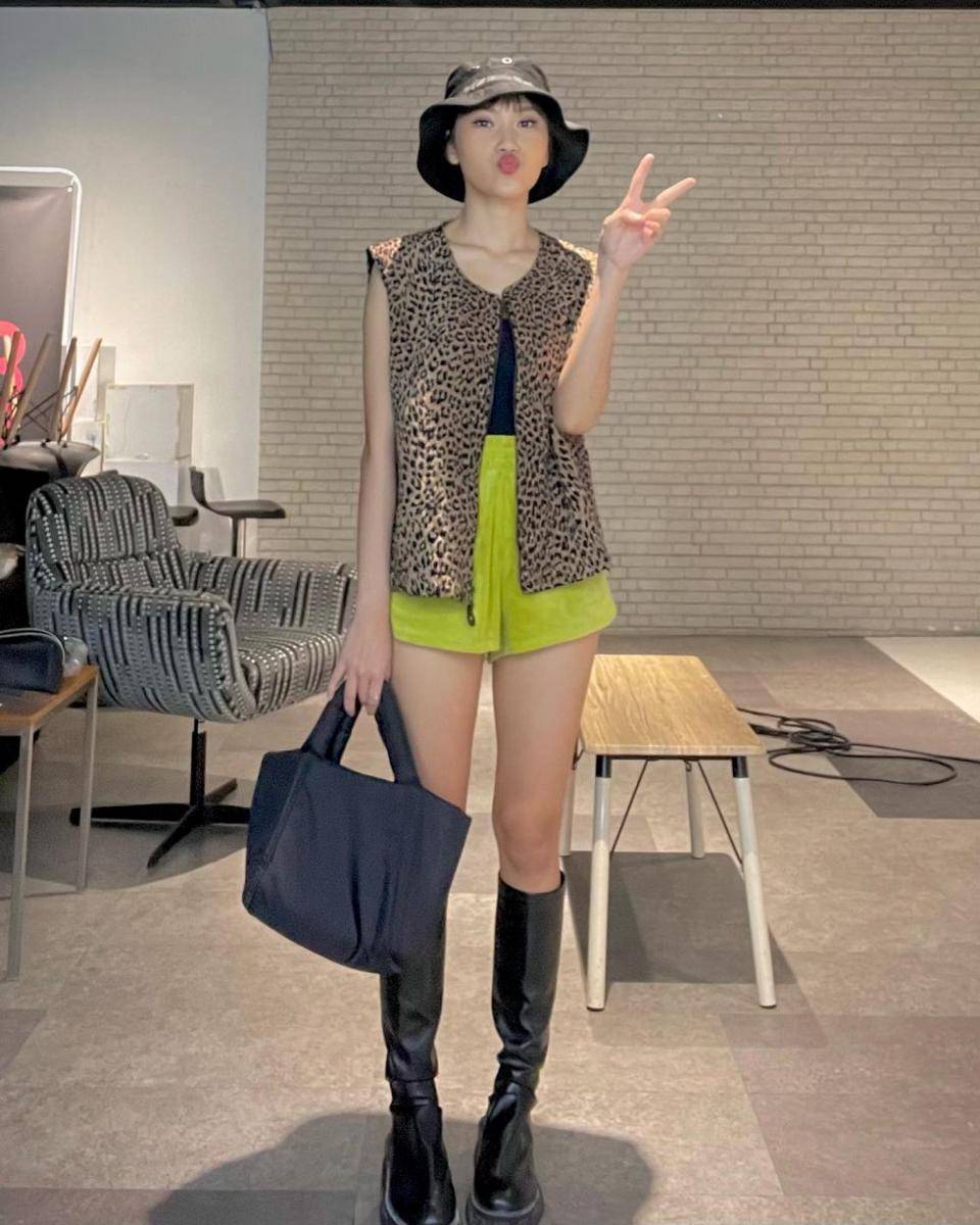 padu padan layering outfit ala Triarona (instagram.com/triarona)