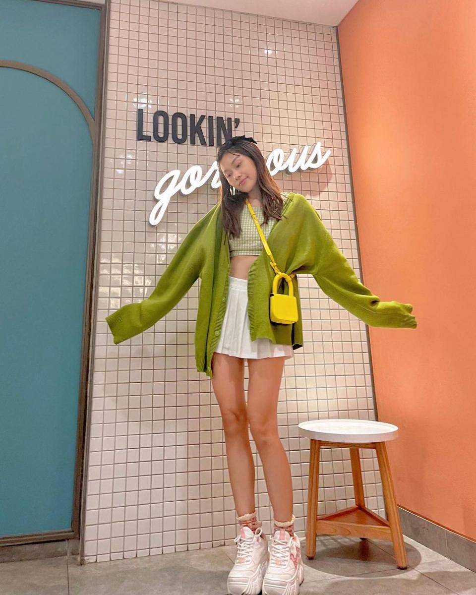 padu padan layering outfit ala Triarona (instagram.com/triarona)