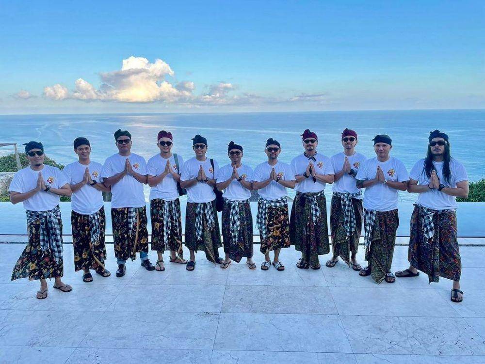 potret The Prediksi touring di Bali (instagram.com/stevi.item)