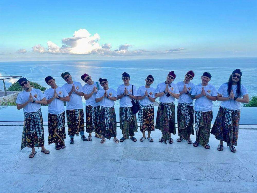 potret The Prediksi touring di Bali (instagram.com/stevi.item)
