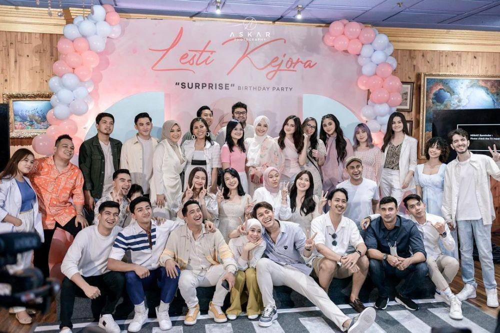 Gaya artis di ulang tahun Lesti Kejora. (instagram.com/lestykejora)