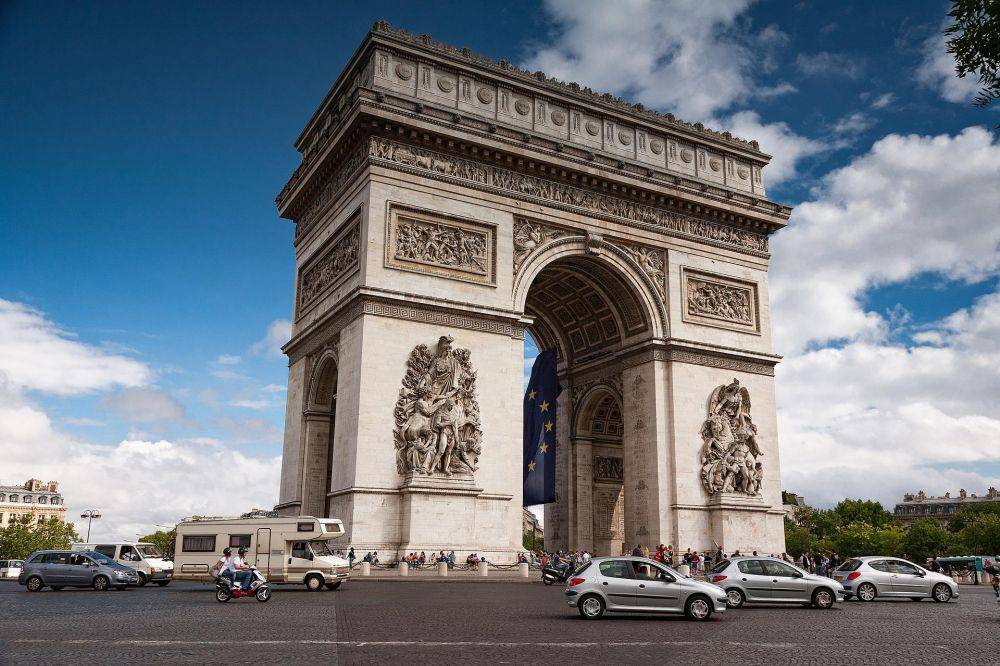 Arc de Triomphe (pixabay.com/iankelsall1)