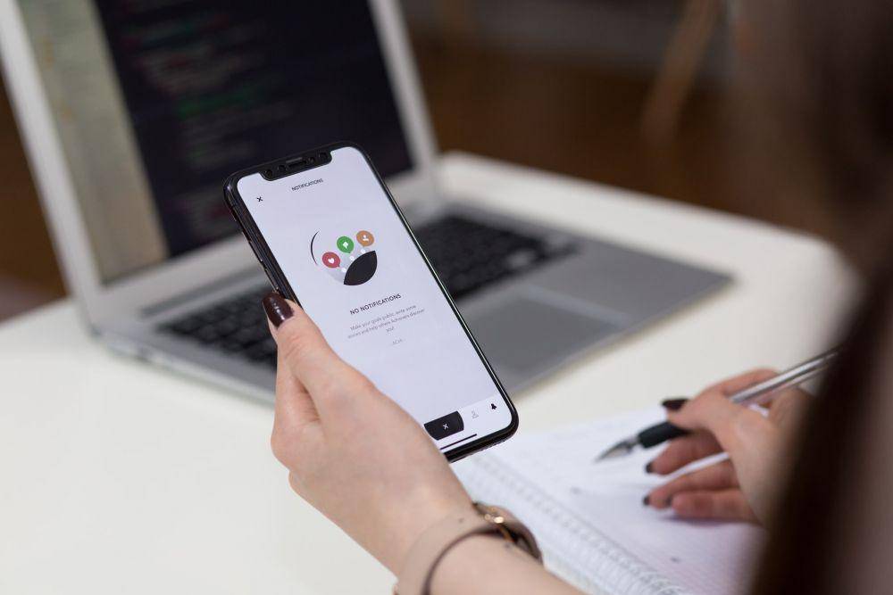 ilustrasi aplikasi android (unsplash.com/cottonbro)