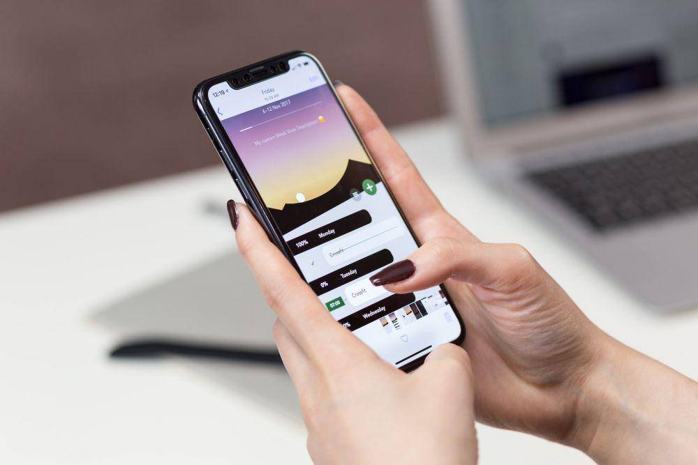 ilustrasi aplikasi android (unsplash.com/freestocks)