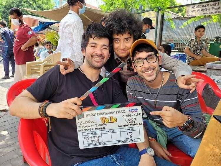 Karan Deol dan sahabat (instagram.com/imkarandeol)