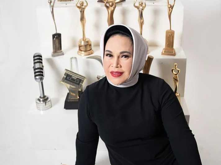 Milad ke-65, 10 Potret Ceria Hetty Koes Endang yang Tetap Bugar