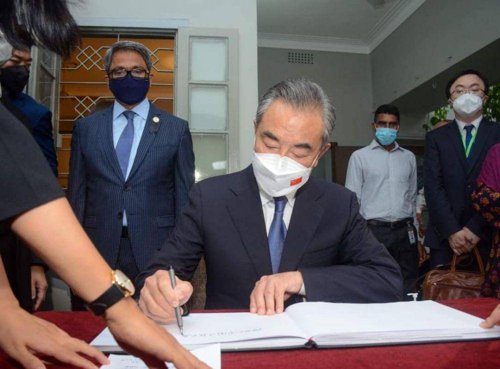 Menteri Luar Negeri China saat berkunjung ke Bangladesh (twitter.com/sidhant)