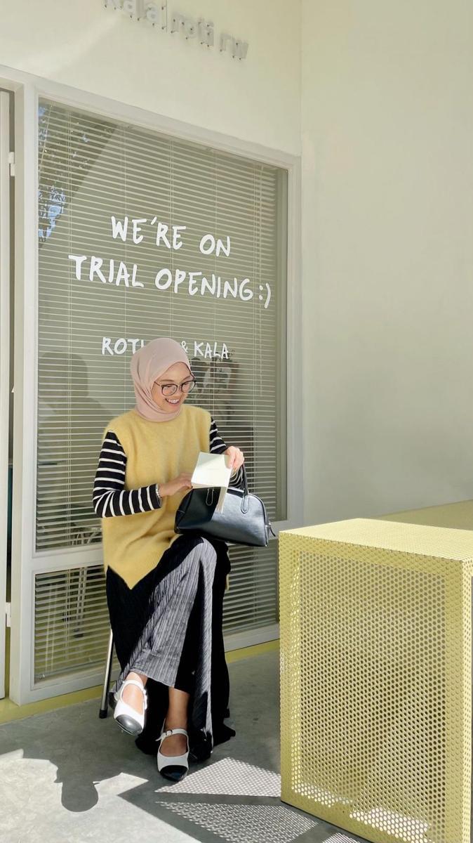 inspirasi outfit nuansa kuning pastel untuk hijab (instagram.com/fitrahydy)