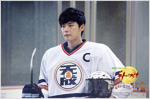 Lee Jong Suk di drama High Kick! 3 (asianwiki.com)