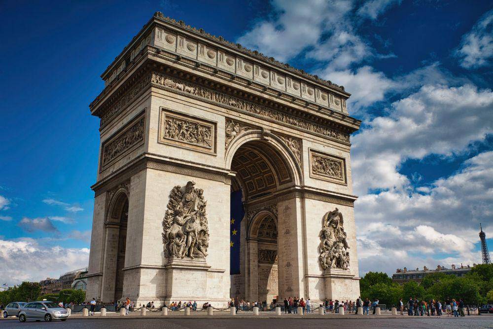 Arc de Triomphe (unsplash.com/ian kelsall)
