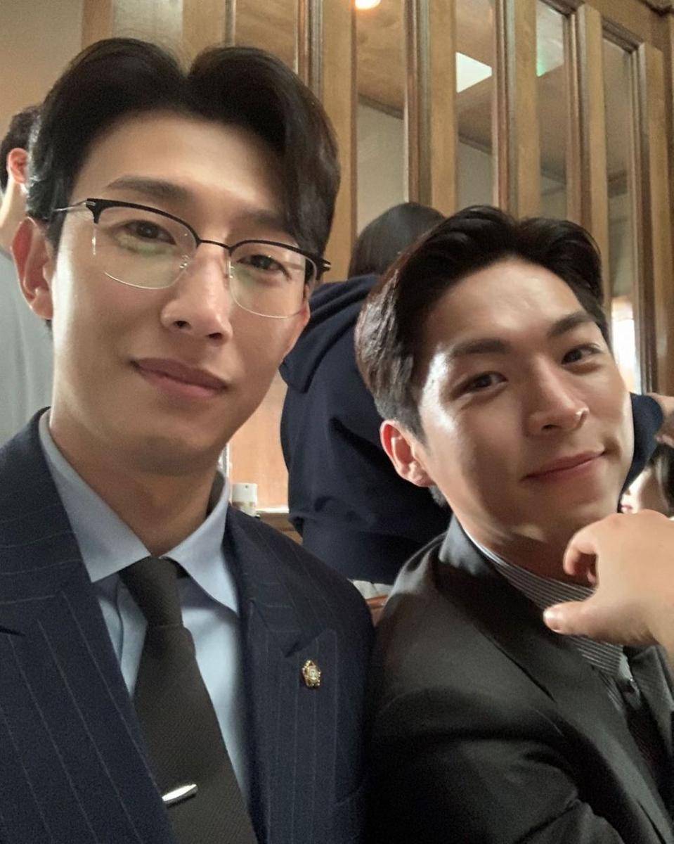 potret skuad Hanbada di balik layar Extraordinary Attorney Woo (instagram.com/booboo2injo)