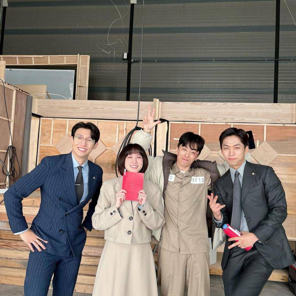 potret skuad Hanbada di balik layar Extraordinary Attorney Woo (instagram.com/booboo2injo)