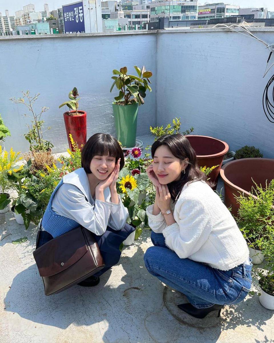 potret skuad Hanbada di balik layar Extraordinary Attorney Woo (instagram.com/hayoonkie)