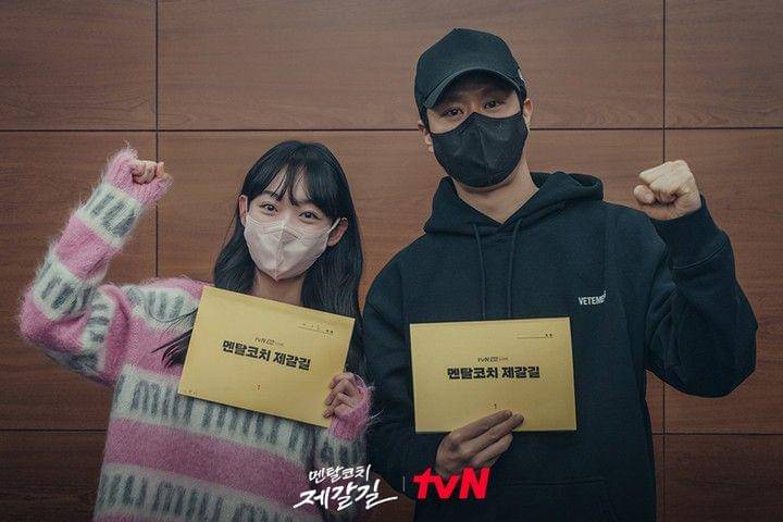 potret pembacaan naskah Mental Coach Jegal (instagram.com/tvn_drama)