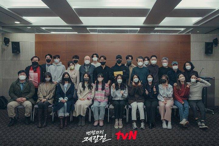 potret pembacaan naskah Mental Coach Jegal (instagram.com/tvn_drama)