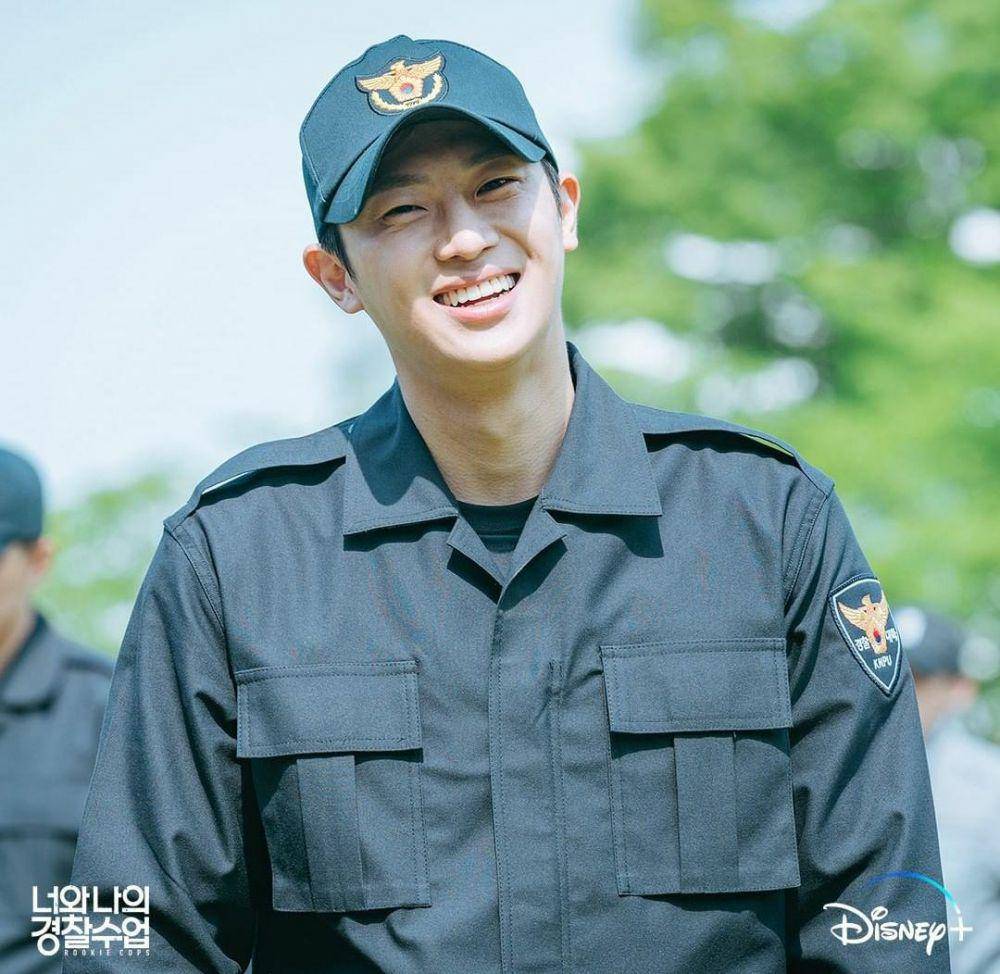 Lee Sin Young di drama Rookie Cops (instagram.com/disneypluskr)