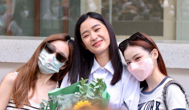potret Tu Tontawan bersama Love Pattranite dan Prim Chanikarn(twitter.com/Tu_ttwOfficial)
