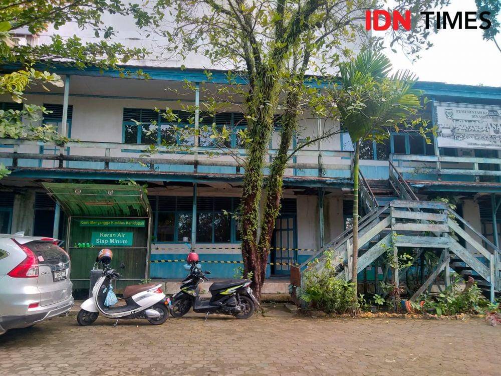 Bangunan gedung SDN Antasan Besar 7 Banjarmasin Kalimantan Selatan (Kalsel) kondisinya memprihatinkan, Jumat (5/8/2022). (IDN Times/Hamdani)