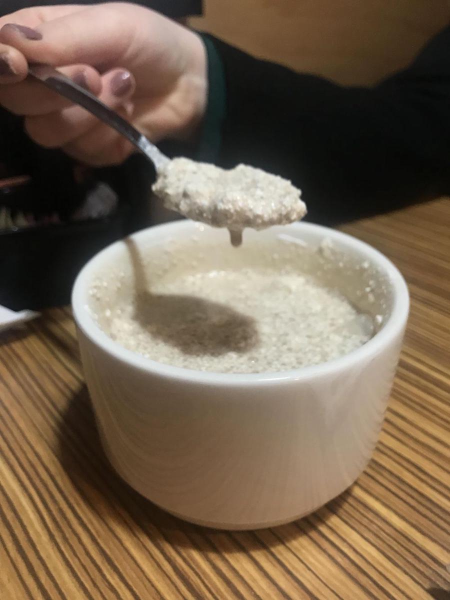 potret momen apes saat pesan makanan (reddit.com/user/renovatedfishes)