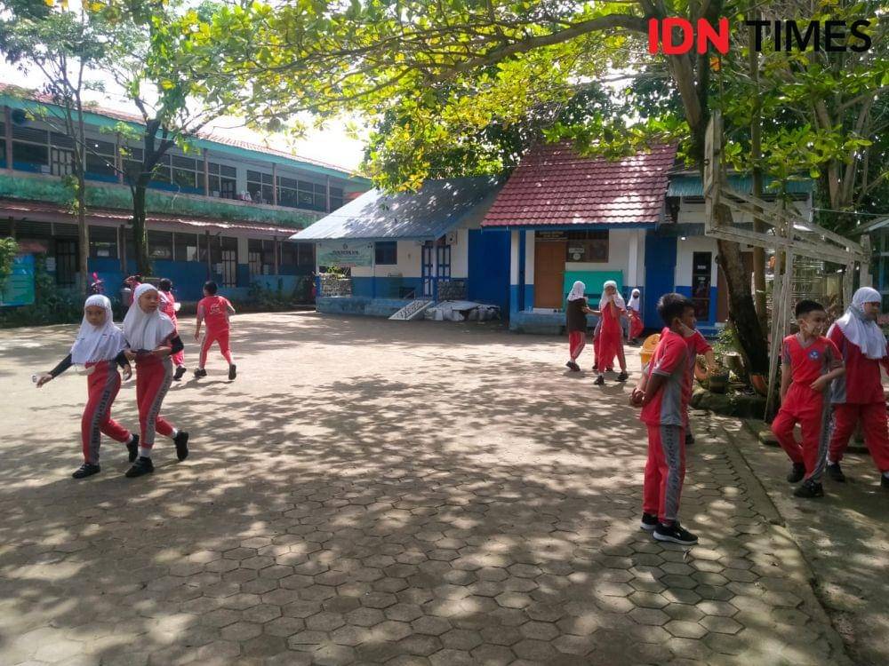 Bangunan gedung SDN Antasan Besar 7 Banjarmasin Kalimantan Selatan (Kalsel) kondisinya memprihatinkan, Jumat (5/8/2022). (IDN Times/Hamdani)
