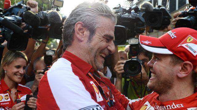 Maurizio Arrivabene dan Sebastian Vettel (formula1.com)