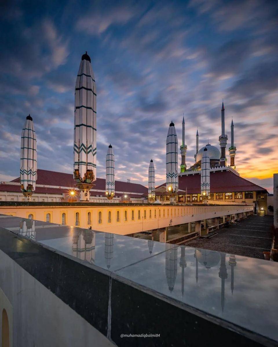 Masjid agung jawa tengah (instagram.com/akucintasemarang)
