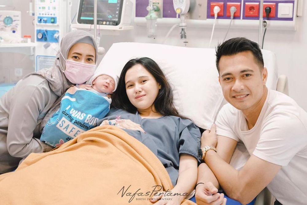 10 Potret Perdana Baby Akshay, Anak Ketiga Eza Gionino dan Meiza Aulia