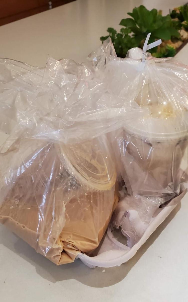 potret momen apes saat pesan makanan (reddit.com/user/merrell0)