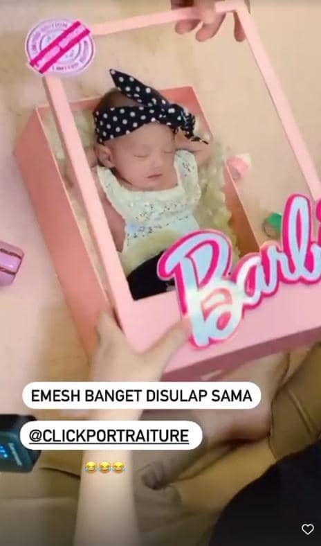 pemotretan newborn baby Moana (Instagram.com/riaricis1795)